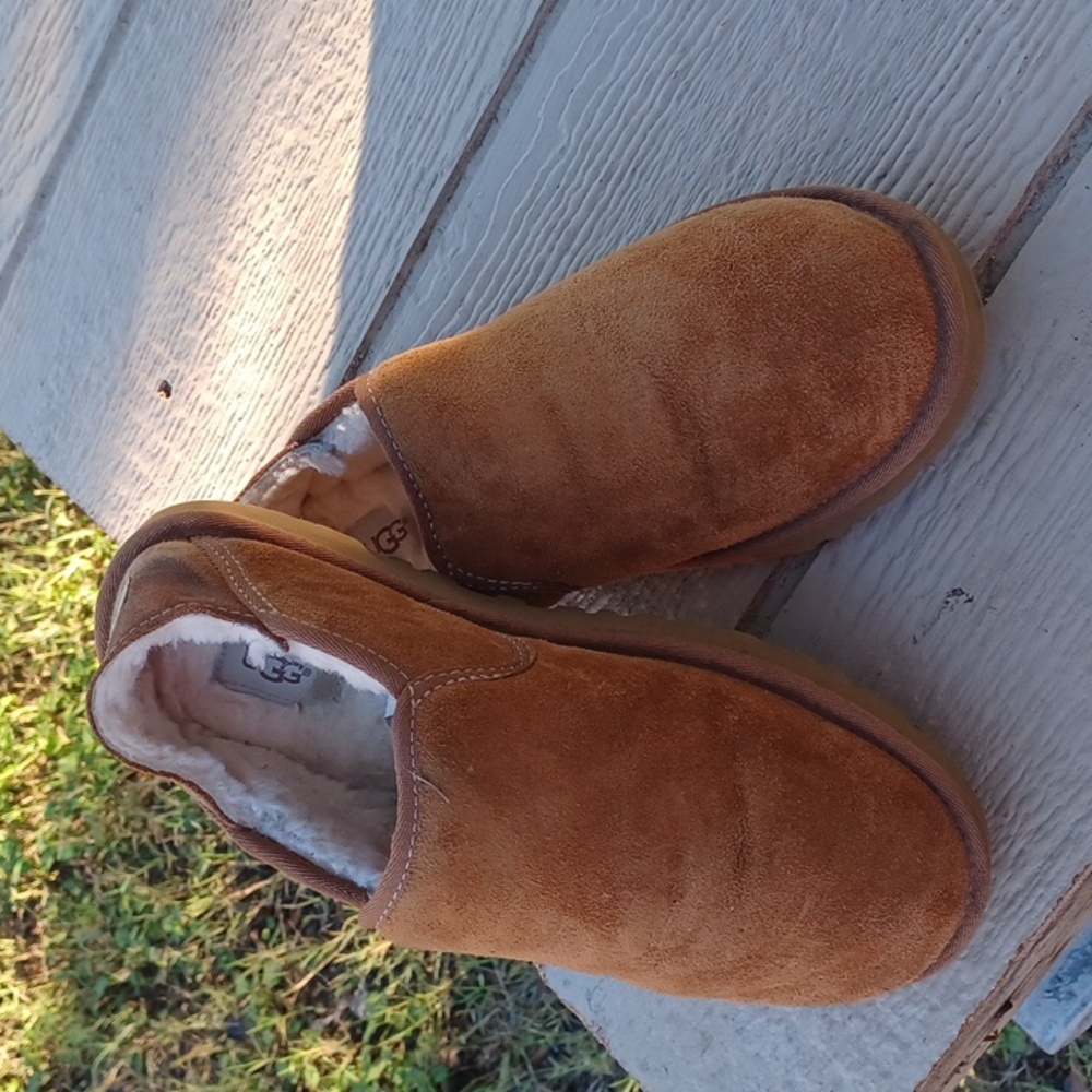 UGG SLIPPERS